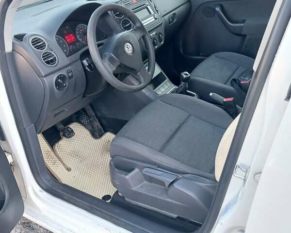 Белый Фольксваген Гольф Плюс, объемом двигателя 1.39 л и пробегом 256 тыс. км за 4250 $, фото 4 на Automoto.ua