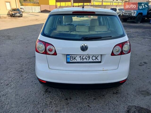 Белый Фольксваген Гольф Плюс, объемом двигателя 1.39 л и пробегом 256 тыс. км за 4250 $, фото 5 на Automoto.ua