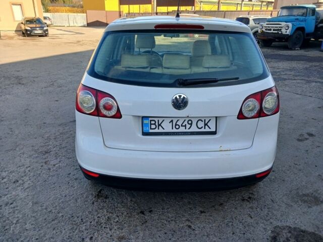 Белый Фольксваген Гольф Плюс, объемом двигателя 1.4 л и пробегом 264 тыс. км за 3950 $, фото 4 на Automoto.ua