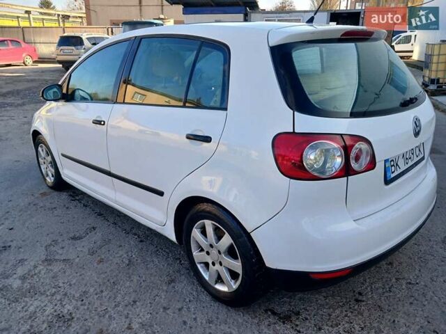 Белый Фольксваген Гольф Плюс, объемом двигателя 1.39 л и пробегом 256 тыс. км за 4250 $, фото 7 на Automoto.ua