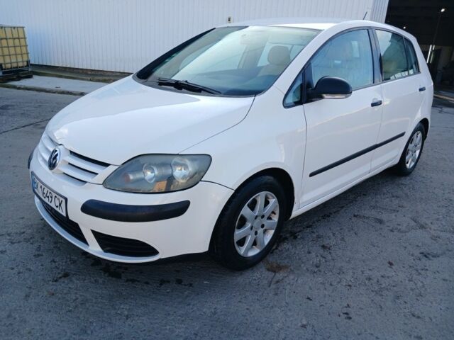 Белый Фольксваген Гольф Плюс, объемом двигателя 1.4 л и пробегом 264 тыс. км за 3950 $, фото 1 на Automoto.ua