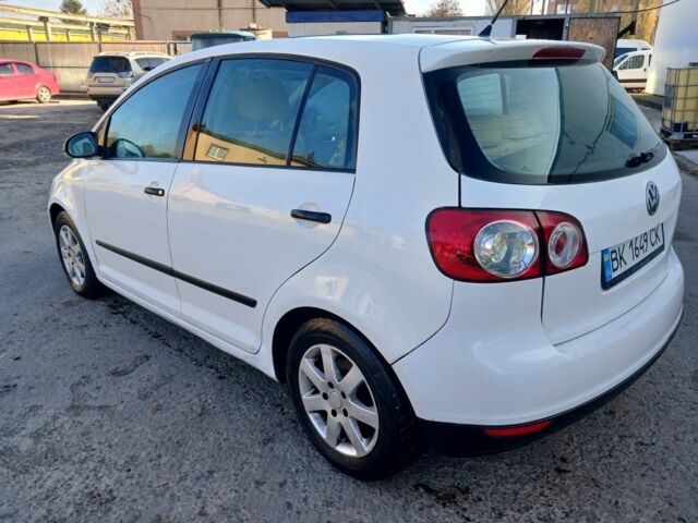 Белый Фольксваген Гольф Плюс, объемом двигателя 1.4 л и пробегом 264 тыс. км за 3950 $, фото 2 на Automoto.ua