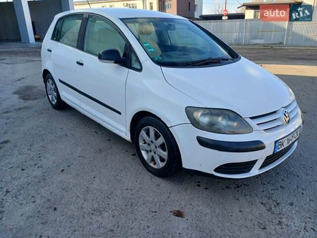 Белый Фольксваген Гольф Плюс, объемом двигателя 1.39 л и пробегом 256 тыс. км за 4250 $, фото 3 на Automoto.ua