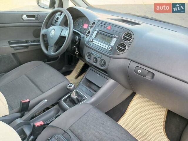 Белый Фольксваген Гольф Плюс, объемом двигателя 1.39 л и пробегом 256 тыс. км за 4250 $, фото 9 на Automoto.ua