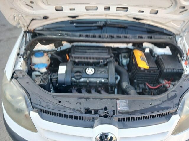 Белый Фольксваген Гольф Плюс, объемом двигателя 1.4 л и пробегом 264 тыс. км за 3950 $, фото 7 на Automoto.ua