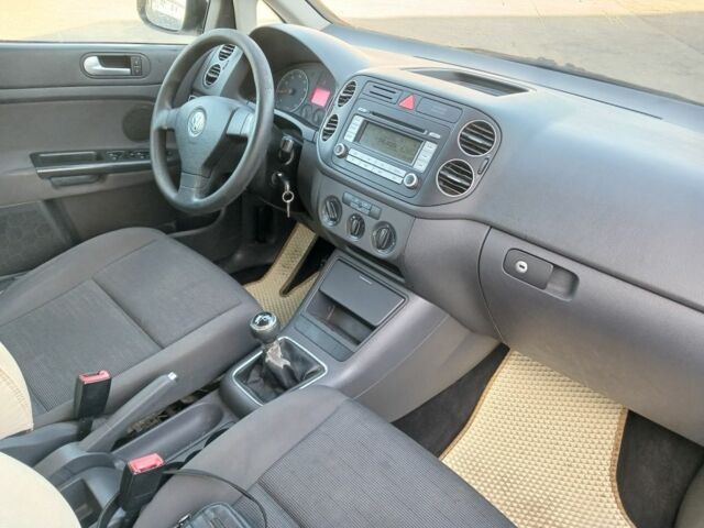 Белый Фольксваген Гольф Плюс, объемом двигателя 1.4 л и пробегом 264 тыс. км за 3950 $, фото 6 на Automoto.ua