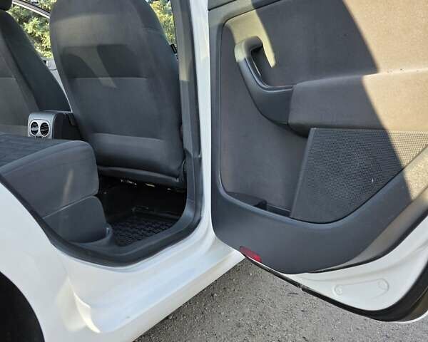 Білий Фольксваген Golf Plus, об'ємом двигуна 1.9 л та пробігом 295 тис. км за 5600 $, фото 26 на Automoto.ua