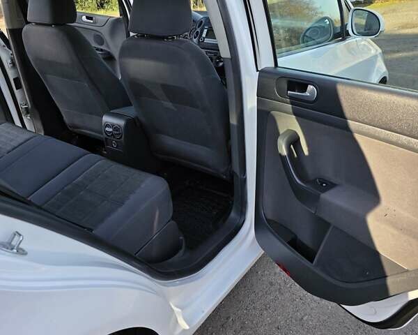 Білий Фольксваген Golf Plus, об'ємом двигуна 1.9 л та пробігом 295 тис. км за 5600 $, фото 18 на Automoto.ua