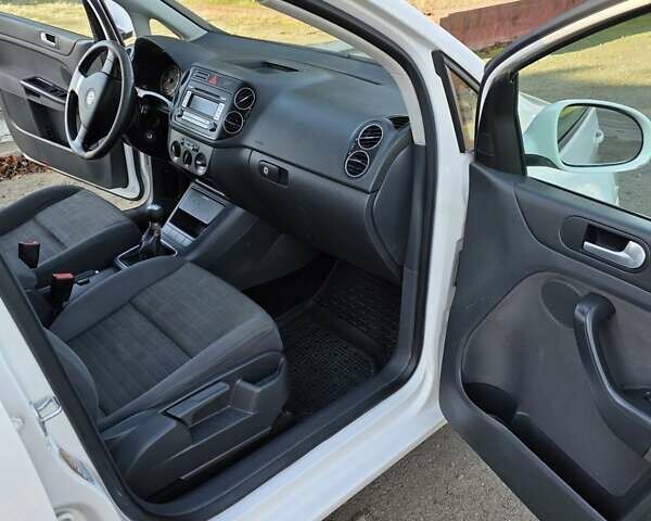 Білий Фольксваген Golf Plus, об'ємом двигуна 1.9 л та пробігом 295 тис. км за 5600 $, фото 27 на Automoto.ua