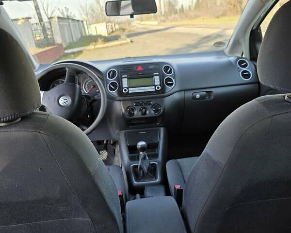 Белый Фольксваген Гольф Плюс, объемом двигателя 1.9 л и пробегом 295 тыс. км за 5600 $, фото 17 на Automoto.ua