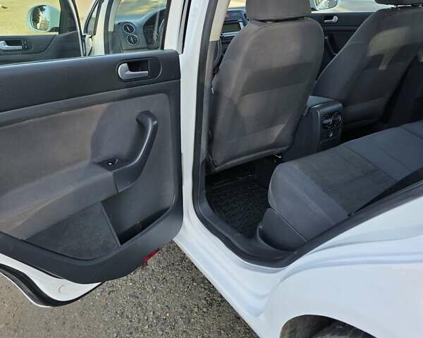 Белый Фольксваген Гольф Плюс, объемом двигателя 1.9 л и пробегом 295 тыс. км за 5600 $, фото 16 на Automoto.ua