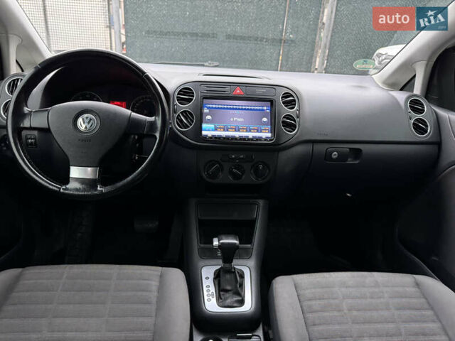 Білий Фольксваген Golf Plus, об'ємом двигуна 1.6 л та пробігом 210 тис. км за 6200 $, фото 6 на Automoto.ua