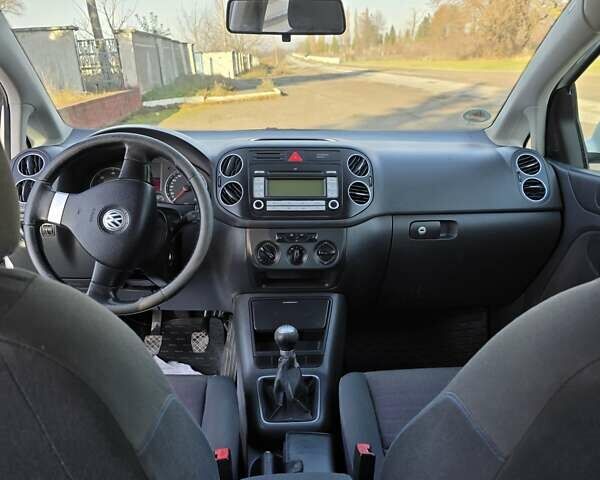 Білий Фольксваген Golf Plus, об'ємом двигуна 1.9 л та пробігом 295 тис. км за 5600 $, фото 23 на Automoto.ua