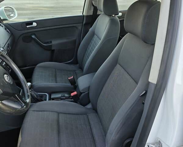 Білий Фольксваген Golf Plus, об'ємом двигуна 1.9 л та пробігом 295 тис. км за 5600 $, фото 28 на Automoto.ua