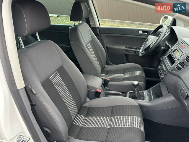 Белый Фольксваген Гольф Плюс, объемом двигателя 1.4 л и пробегом 167 тыс. км за 6500 $, фото 23 на Automoto.ua