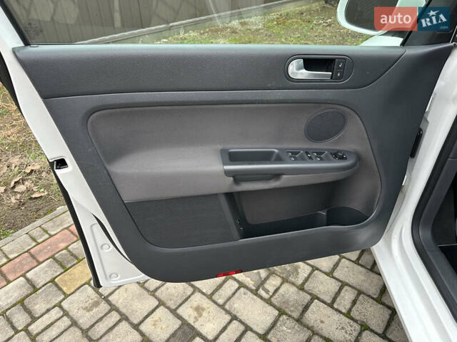 Белый Фольксваген Гольф Плюс, объемом двигателя 1.4 л и пробегом 167 тыс. км за 6500 $, фото 32 на Automoto.ua