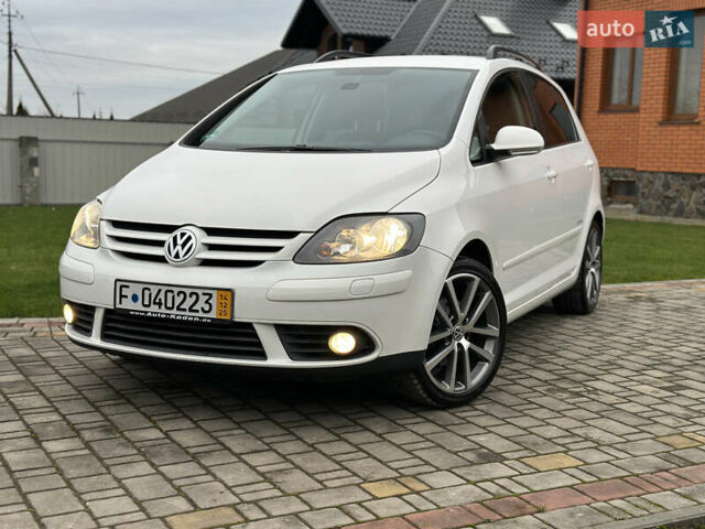 Белый Фольксваген Гольф Плюс, объемом двигателя 1.4 л и пробегом 167 тыс. км за 6500 $, фото 1 на Automoto.ua