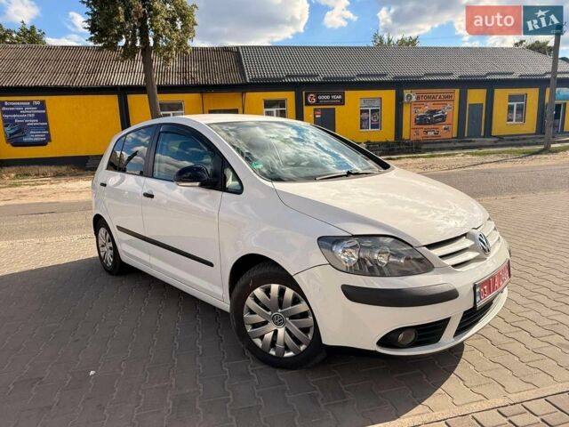 Білий Фольксваген Golf Plus, об'ємом двигуна 1.6 л та пробігом 250 тис. км за 6850 $, фото 1 на Automoto.ua