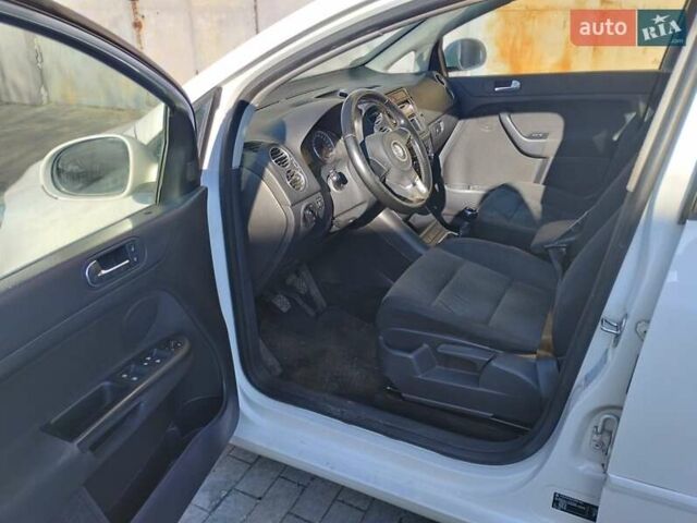 Белый Фольксваген Гольф Плюс, объемом двигателя 1.6 л и пробегом 200 тыс. км за 6900 $, фото 13 на Automoto.ua