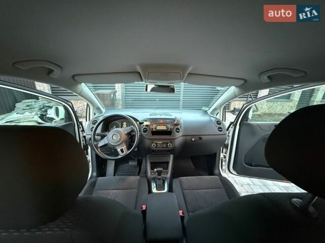 Белый Фольксваген Гольф Плюс, объемом двигателя 1.6 л и пробегом 207 тыс. км за 8000 $, фото 9 на Automoto.ua