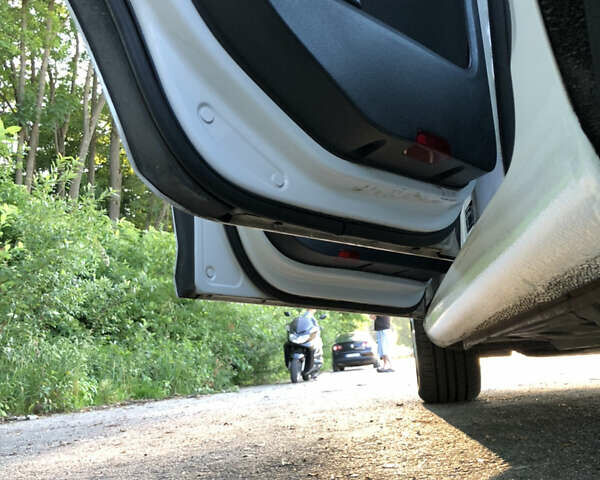 Белый Фольксваген Гольф Плюс, объемом двигателя 1.6 л и пробегом 280 тыс. км за 8200 $, фото 7 на Automoto.ua