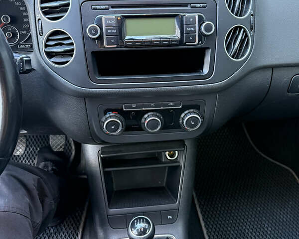 Белый Фольксваген Гольф Плюс, объемом двигателя 1.39 л и пробегом 260 тыс. км за 6900 $, фото 9 на Automoto.ua