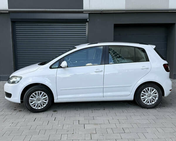 Белый Фольксваген Гольф Плюс, объемом двигателя 1.39 л и пробегом 260 тыс. км за 6900 $, фото 2 на Automoto.ua