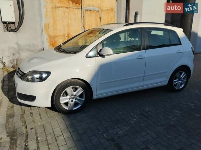 Белый Фольксваген Гольф Плюс, объемом двигателя 1.6 л и пробегом 200 тыс. км за 6900 $, фото 2 на Automoto.ua