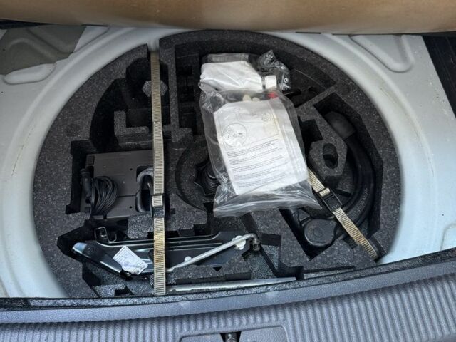 Білий Фольксваген Golf Plus, об'ємом двигуна 1.4 л та пробігом 260 тис. км за 6800 $, фото 11 на Automoto.ua