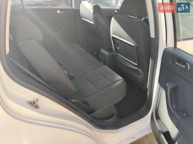 Белый Фольксваген Гольф Плюс, объемом двигателя 1.6 л и пробегом 200 тыс. км за 6900 $, фото 8 на Automoto.ua