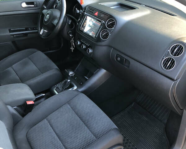 Белый Фольксваген Гольф Плюс, объемом двигателя 1.6 л и пробегом 280 тыс. км за 8200 $, фото 13 на Automoto.ua