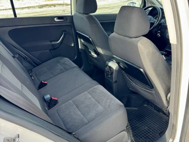 Белый Фольксваген Гольф Плюс, объемом двигателя 1.6 л и пробегом 263 тыс. км за 7999 $, фото 16 на Automoto.ua