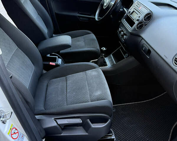 Белый Фольксваген Гольф Плюс, объемом двигателя 1.39 л и пробегом 260 тыс. км за 6900 $, фото 11 на Automoto.ua