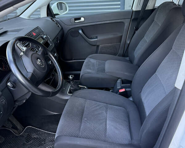 Белый Фольксваген Гольф Плюс, объемом двигателя 1.39 л и пробегом 260 тыс. км за 6900 $, фото 10 на Automoto.ua