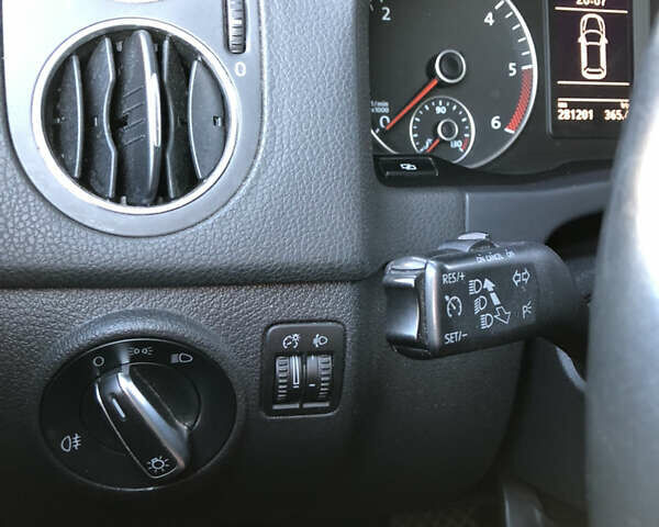 Белый Фольксваген Гольф Плюс, объемом двигателя 1.6 л и пробегом 280 тыс. км за 8200 $, фото 25 на Automoto.ua