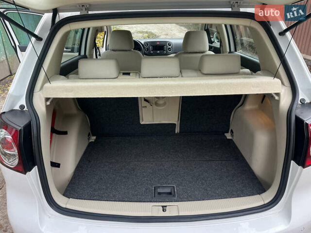 Белый Фольксваген Гольф Плюс, объемом двигателя 1.6 л и пробегом 195 тыс. км за 8950 $, фото 81 на Automoto.ua