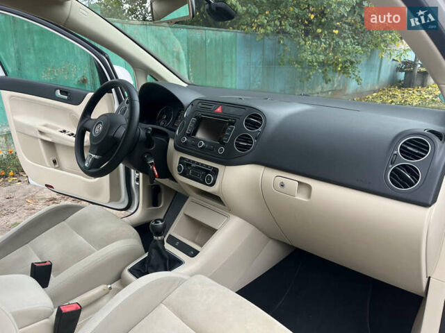 Белый Фольксваген Гольф Плюс, объемом двигателя 1.6 л и пробегом 195 тыс. км за 8950 $, фото 78 на Automoto.ua