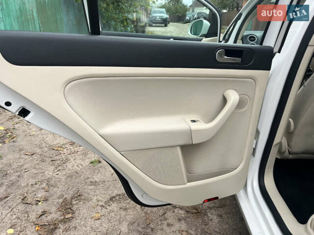 Белый Фольксваген Гольф Плюс, объемом двигателя 1.6 л и пробегом 195 тыс. км за 8950 $, фото 62 на Automoto.ua