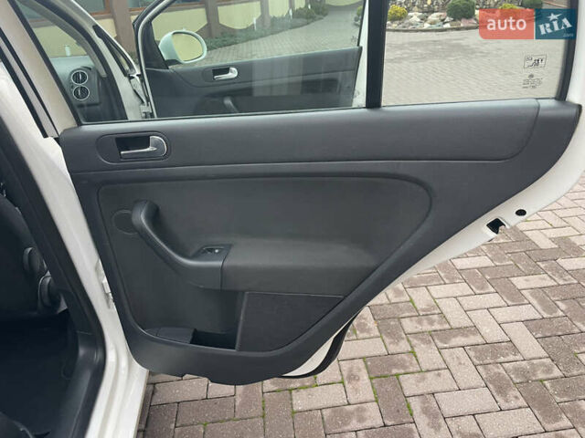 Белый Фольксваген Гольф Плюс, объемом двигателя 1.6 л и пробегом 236 тыс. км за 7500 $, фото 67 на Automoto.ua