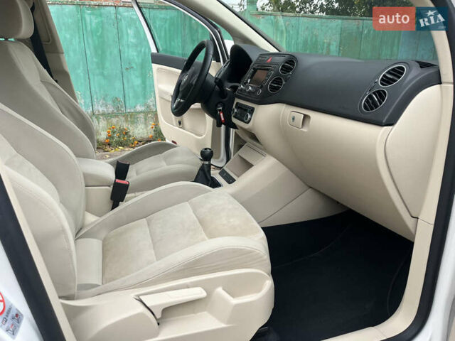 Белый Фольксваген Гольф Плюс, объемом двигателя 1.6 л и пробегом 195 тыс. км за 8950 $, фото 76 на Automoto.ua