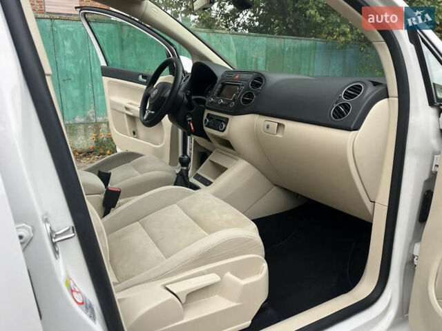 Белый Фольксваген Гольф Плюс, объемом двигателя 1.6 л и пробегом 195 тыс. км за 8950 $, фото 77 на Automoto.ua