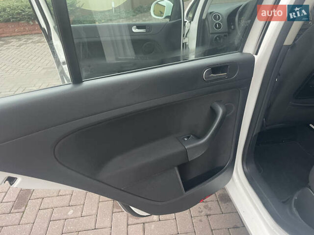 Белый Фольксваген Гольф Плюс, объемом двигателя 1.6 л и пробегом 236 тыс. км за 7500 $, фото 58 на Automoto.ua