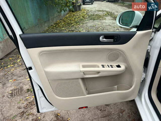 Белый Фольксваген Гольф Плюс, объемом двигателя 1.6 л и пробегом 195 тыс. км за 8950 $, фото 53 на Automoto.ua