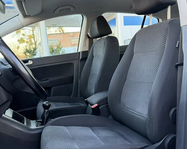 Белый Фольксваген Гольф Плюс, объемом двигателя 1.6 л и пробегом 200 тыс. км за 7999 $, фото 22 на Automoto.ua