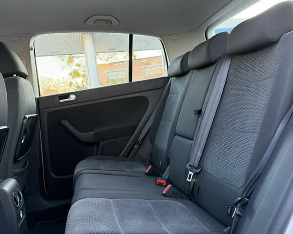 Белый Фольксваген Гольф Плюс, объемом двигателя 1.6 л и пробегом 200 тыс. км за 7999 $, фото 24 на Automoto.ua