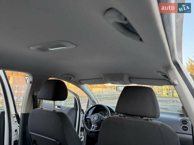 Белый Фольксваген Гольф Плюс, объемом двигателя 1.6 л и пробегом 200 тыс. км за 7999 $, фото 31 на Automoto.ua