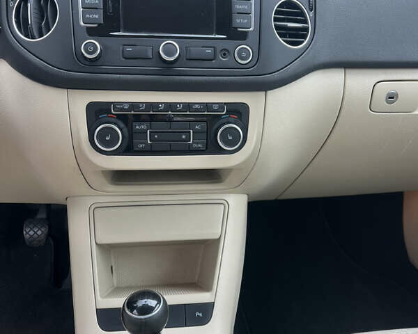 Белый Фольксваген Гольф Плюс, объемом двигателя 1.6 л и пробегом 195 тыс. км за 8950 $, фото 67 на Automoto.ua