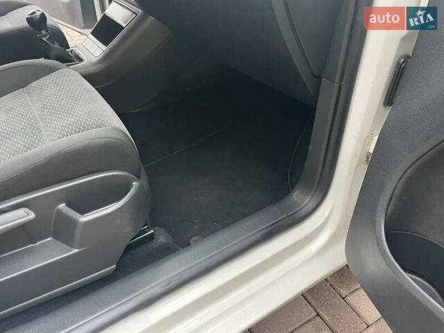 Белый Фольксваген Гольф Плюс, объемом двигателя 1.6 л и пробегом 236 тыс. км за 7500 $, фото 64 на Automoto.ua