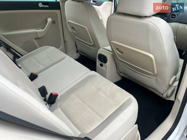 Белый Фольксваген Гольф Плюс, объемом двигателя 1.6 л и пробегом 195 тыс. км за 8950 $, фото 71 на Automoto.ua