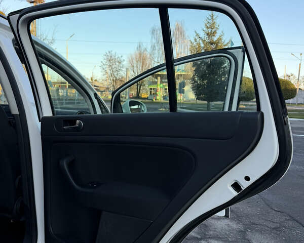 Белый Фольксваген Гольф Плюс, объемом двигателя 1.6 л и пробегом 200 тыс. км за 7999 $, фото 29 на Automoto.ua